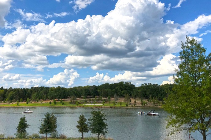 2 boats cruising the lake