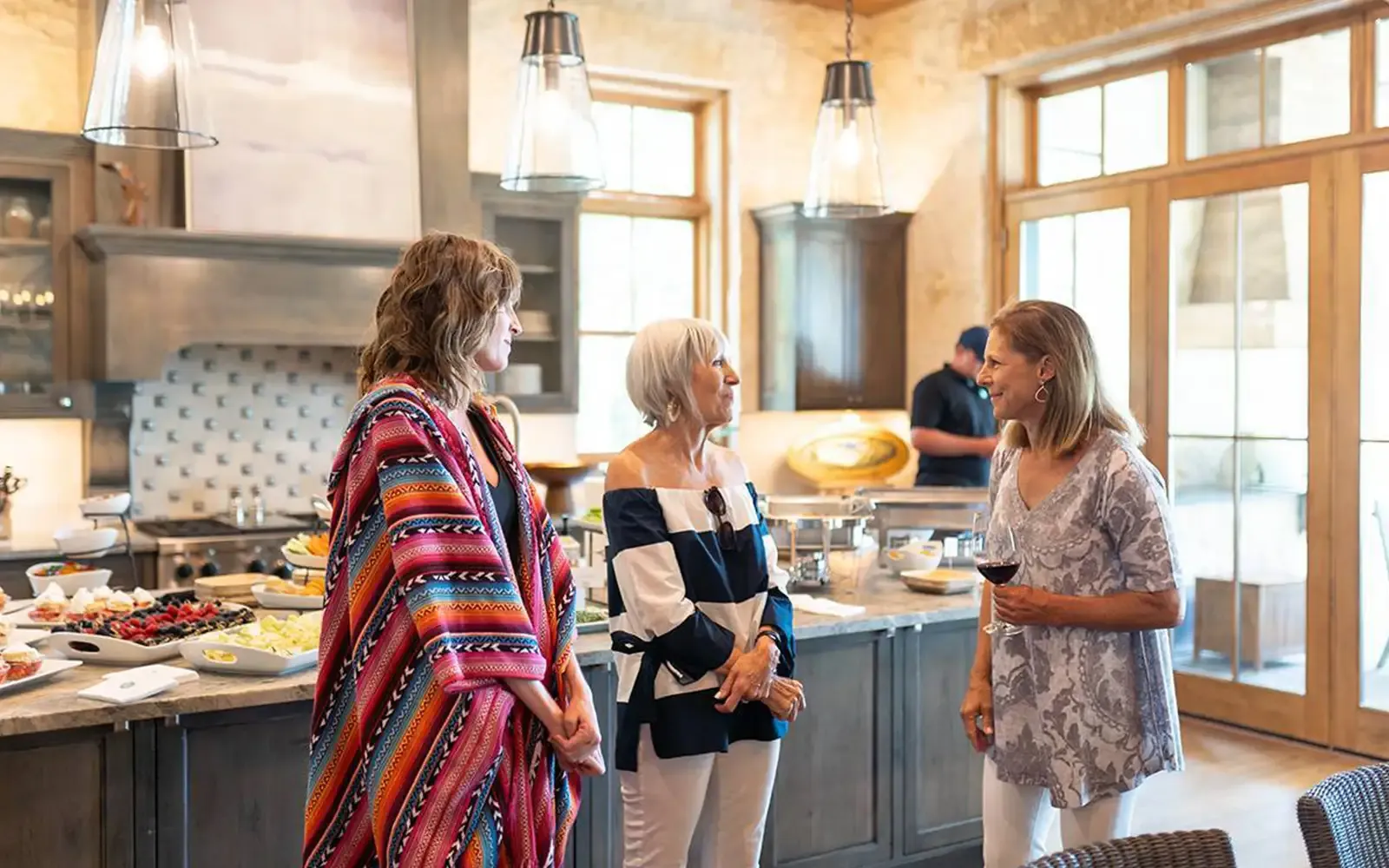 Long cove lifestyle gallery landscape 80 55