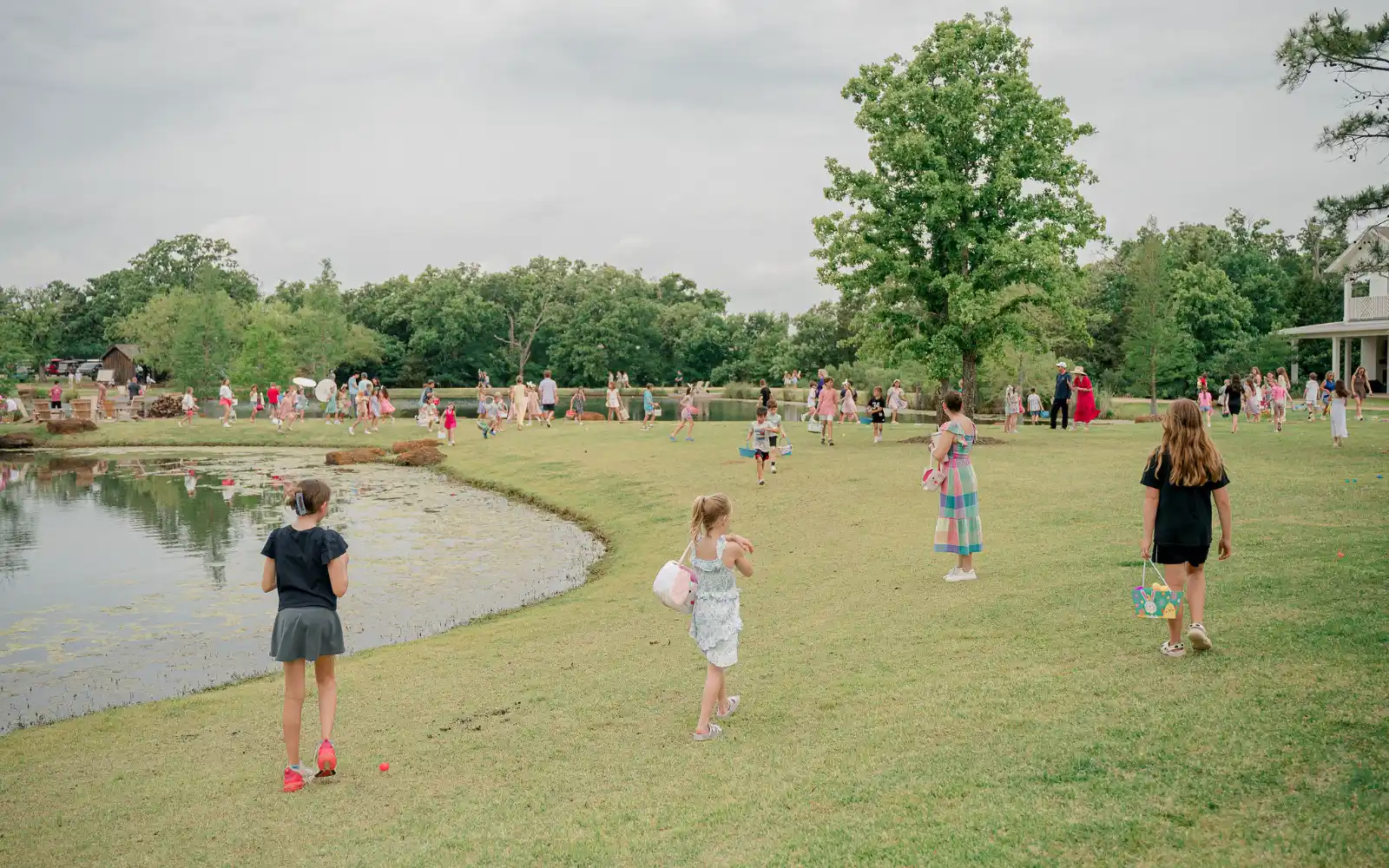 Long cove lifestyle events easter2025 landscape40 02