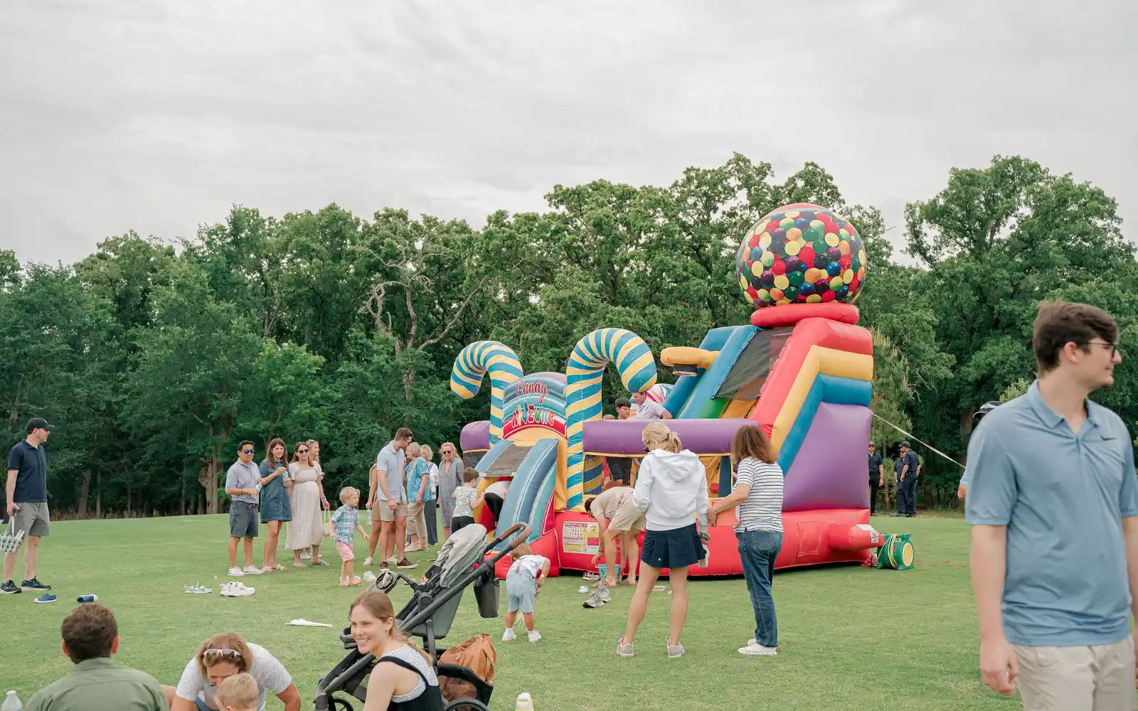 Long cove lifestyle events easter2025 landscape40 05