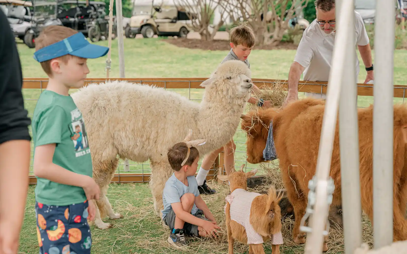 Long cove lifestyle events easter2025 landscape40 09