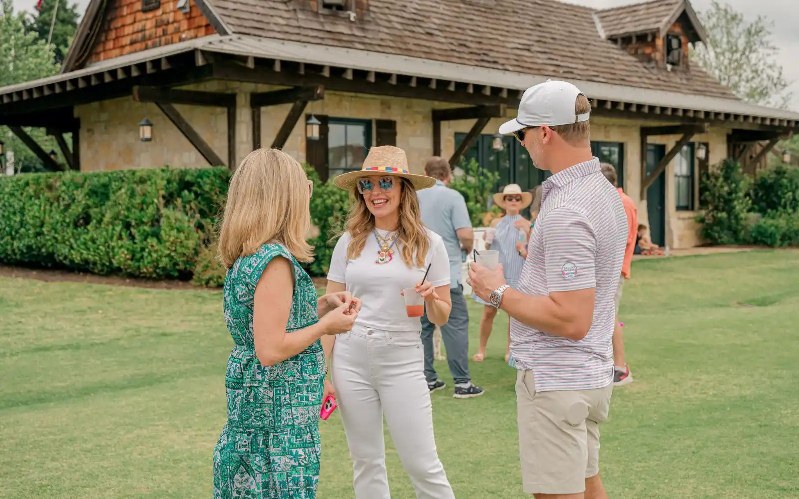 Long cove lifestyle events easter2025 landscape40 14