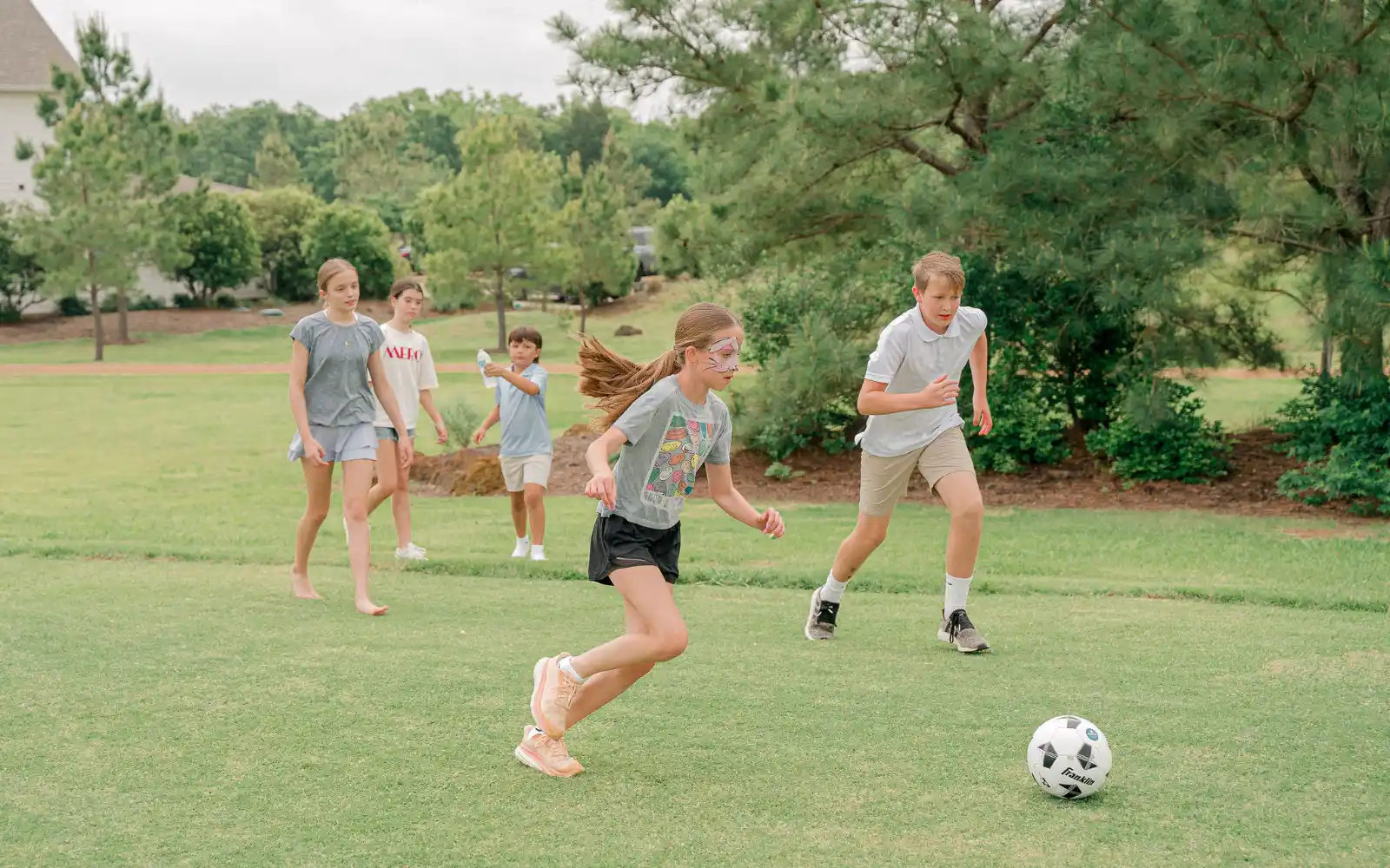 Long cove lifestyle events easter2025 landscape40 28