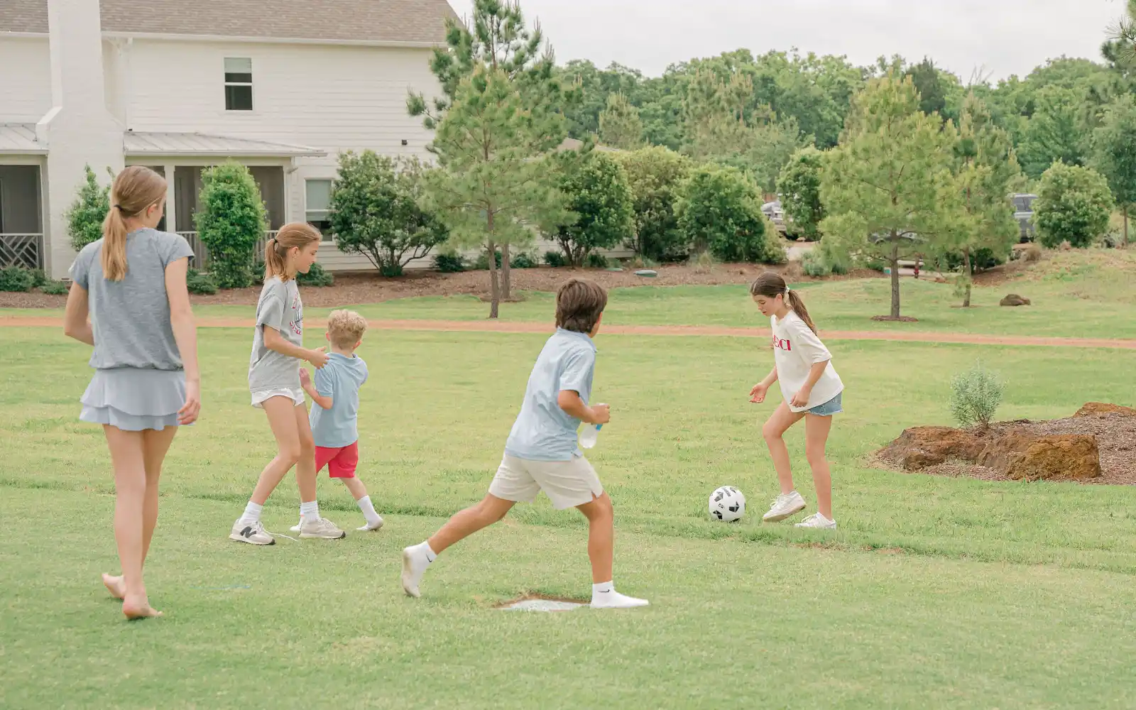 Long cove lifestyle events easter2025 landscape40 29