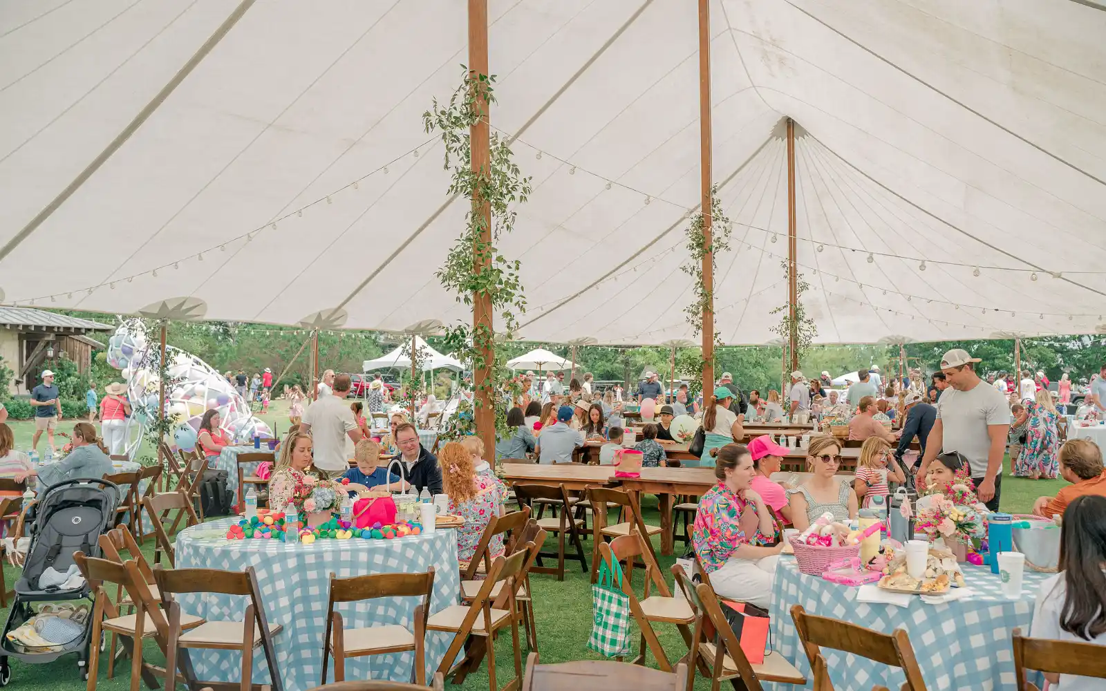 Long cove lifestyle events easter2025 landscape40 38