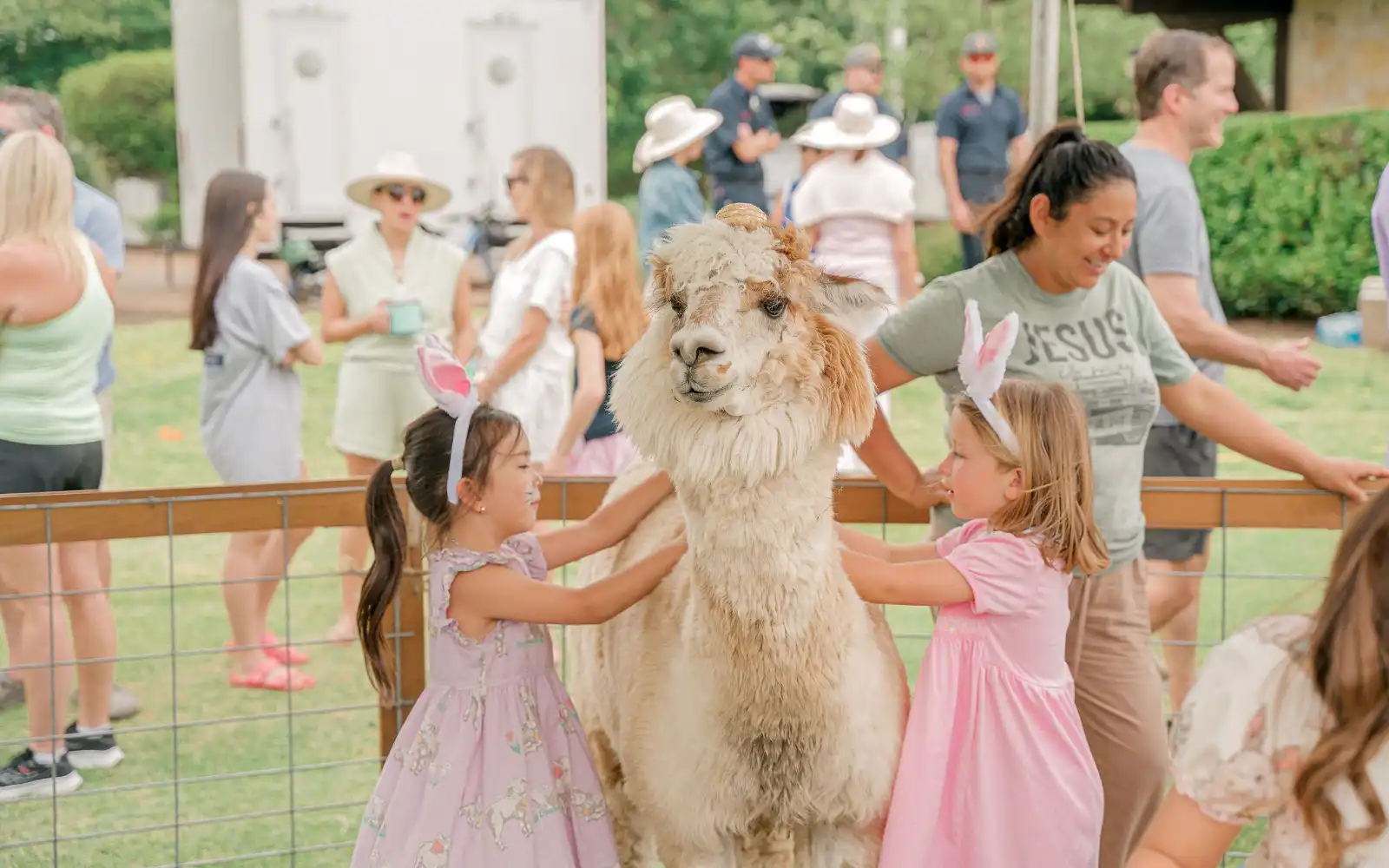 Long cove lifestyle events easter2025 landscape50 24