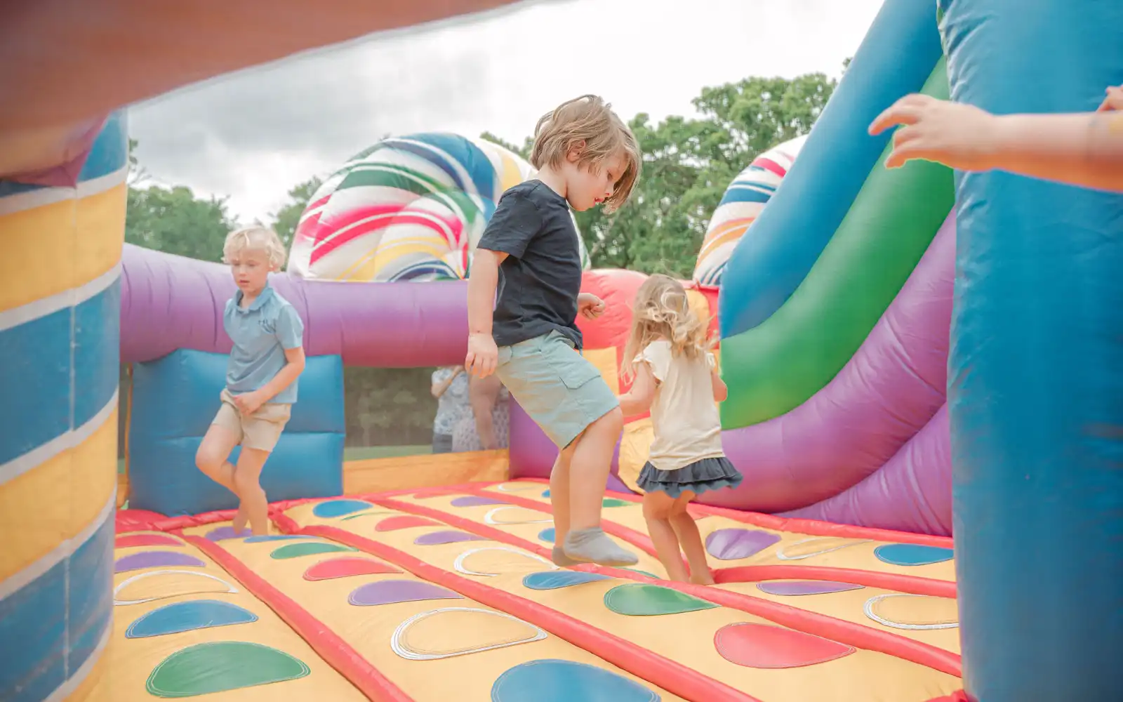 Long cove lifestyle events easter2025 landscape50 27