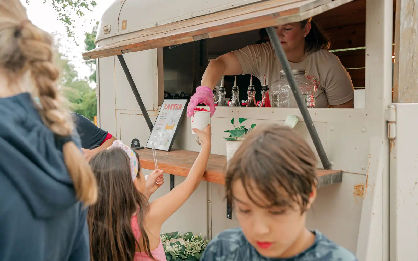 Long cove lifestyle events easter2025 landscape50 61